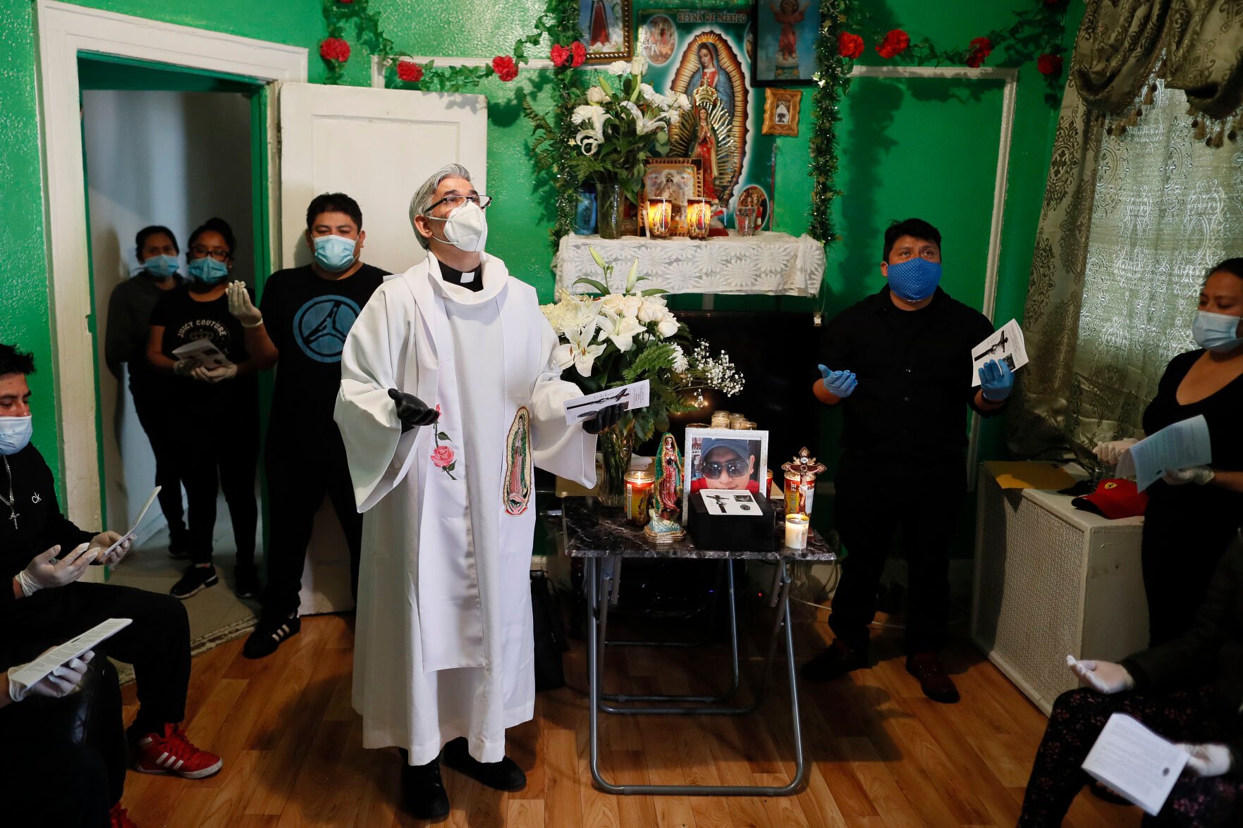 Virus Outbreak Half Million Dead Photo Gallery